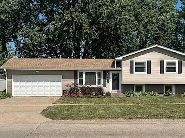 547 30th Ave, East Moline, IL 61244