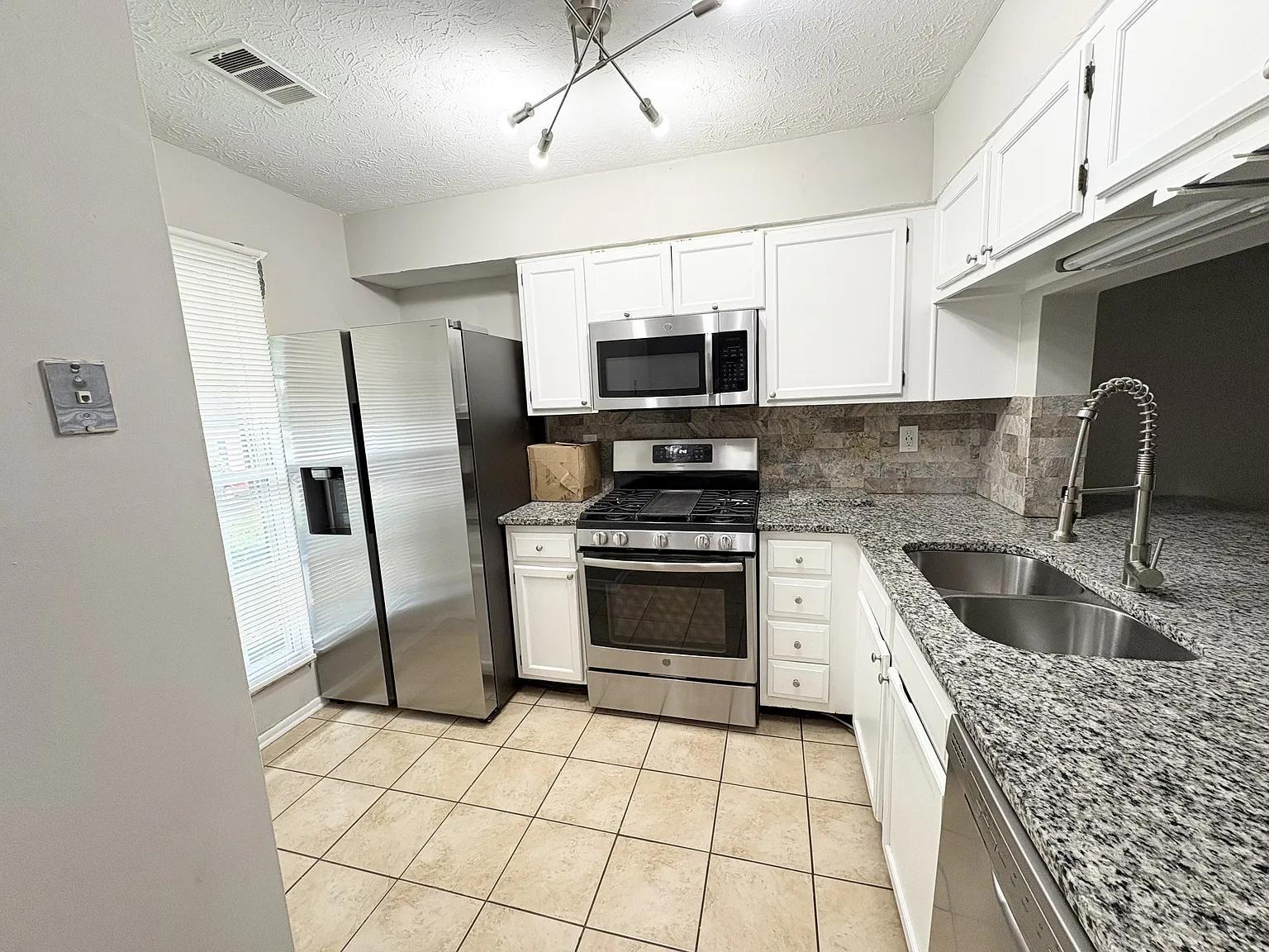 6646 Wellington Square - 1 — Photo 3