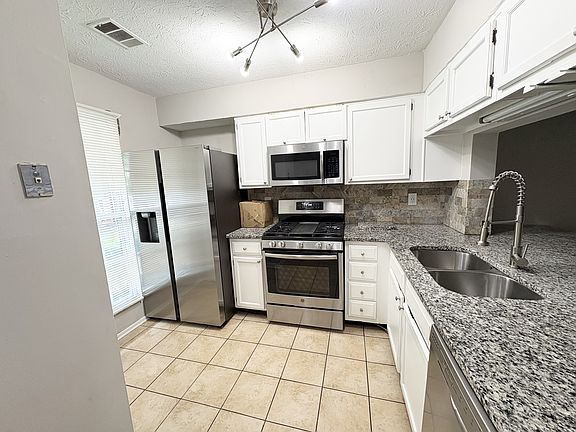 3rd image of 6646 Wellington Sq #1