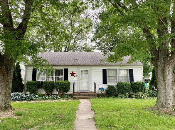 411 NW 1st St, Casey, IL 62420