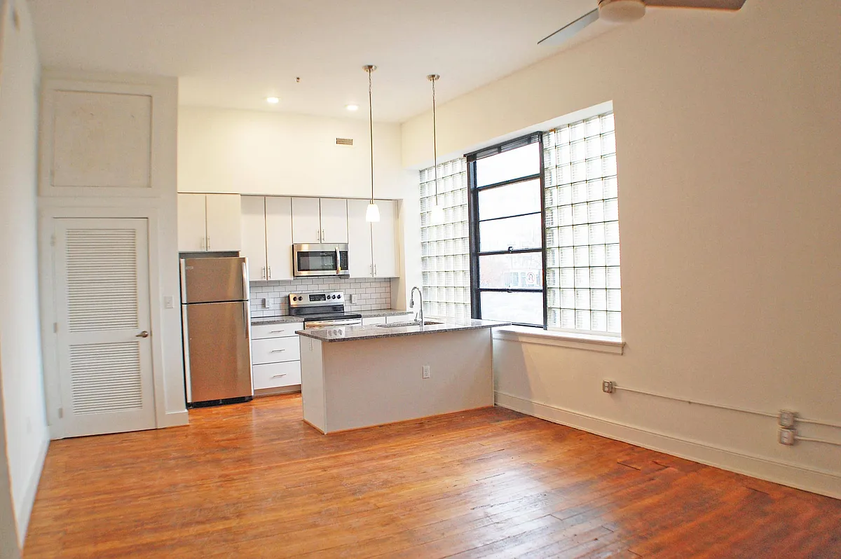 Building Photo - 326 EAST