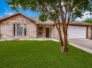 101 Cherokee Trl, Alvarado, TX 76009