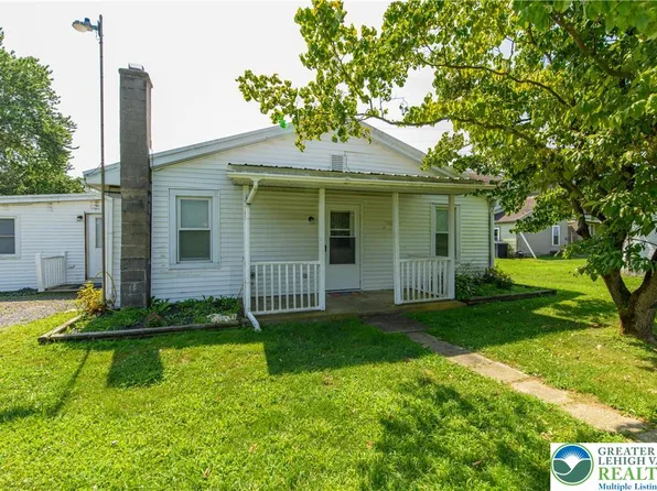 7921 Corning Rd, Zionsville, PA 18092