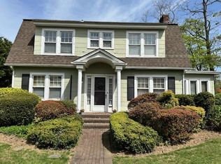 8 Buckingham Pl, Manhasset, NY 11030