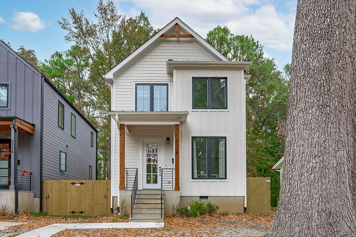 Building Photo - 711B Hugo St