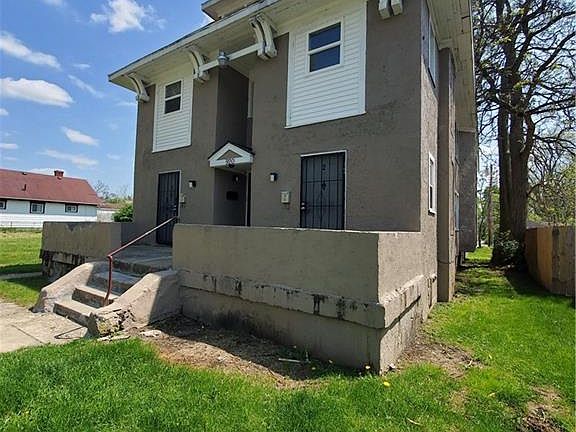 3rd image of 920 Superior Ave