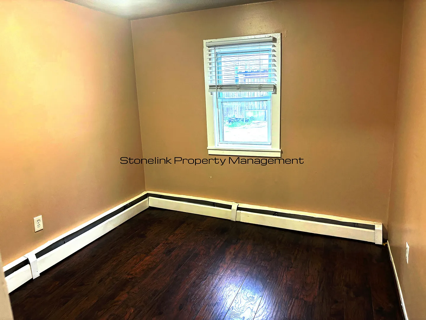 266 Lonsdale Avenue — Photo 3