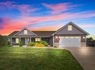 29 Moore Ridge Ct, Troy, MO 63379