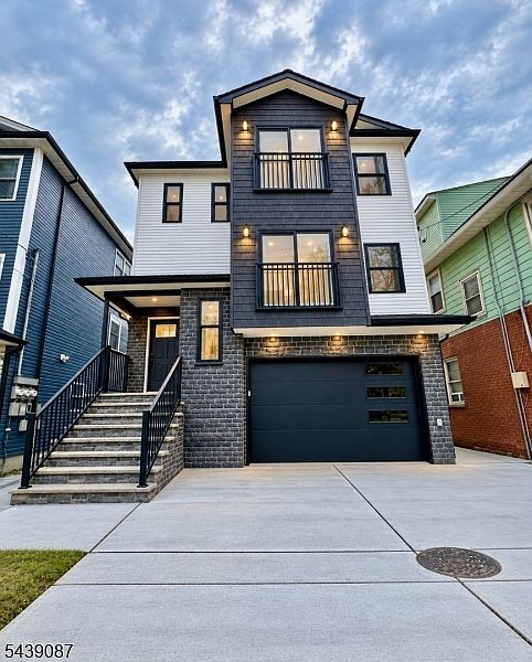 1st image of 670 Summer St