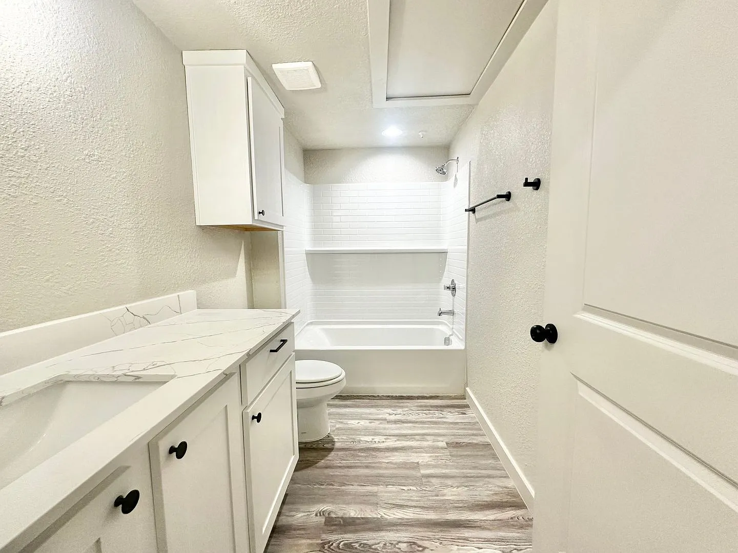 Modern Studio & 1-Bedroom Apartments in Prime Denton Location — Photo 4