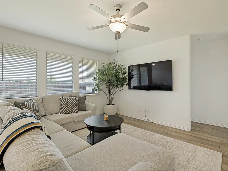 328 Ardsley Ln — Photo 14