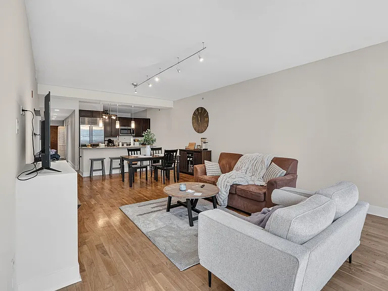 525 Kedzie St — Photo 61
