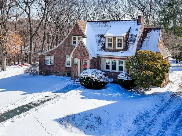 43 Daytona Rd, Lynn, MA 01904