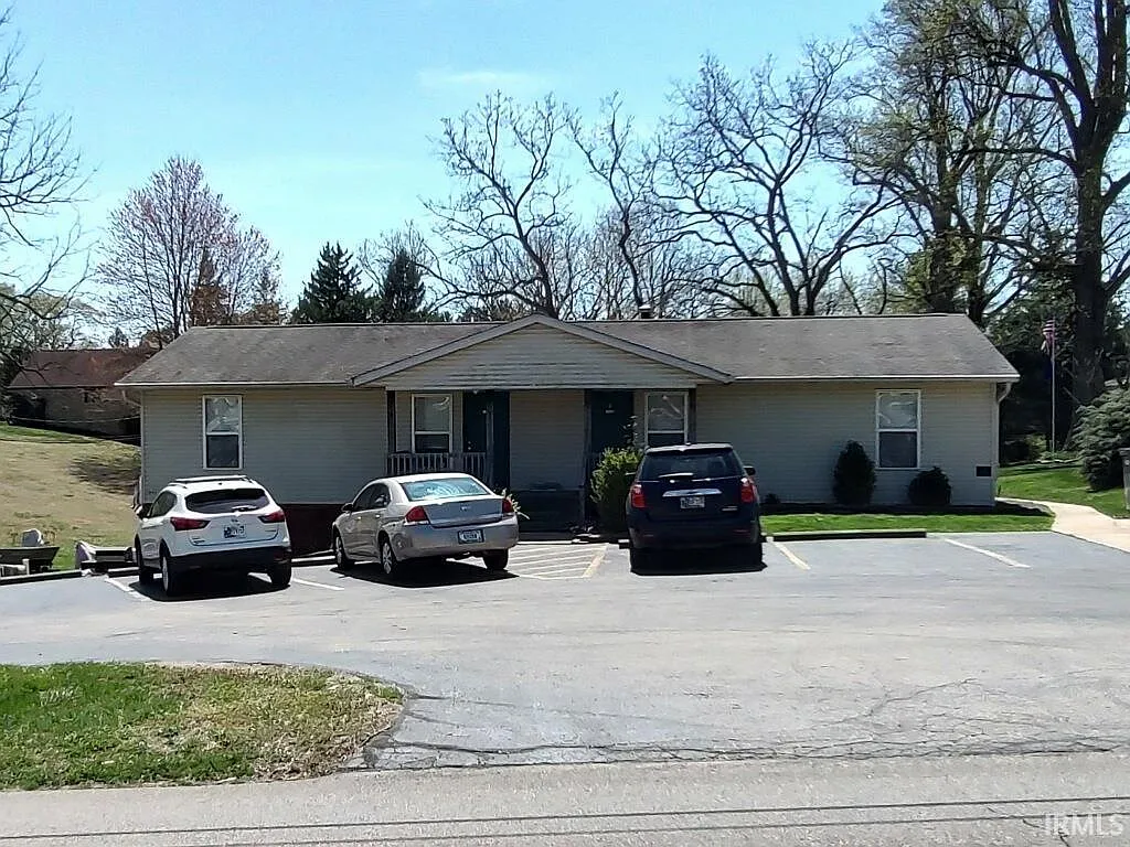1636 E Moffett Ln photo 1
