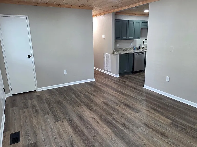 2228 Deerwood Rd — Photo 7