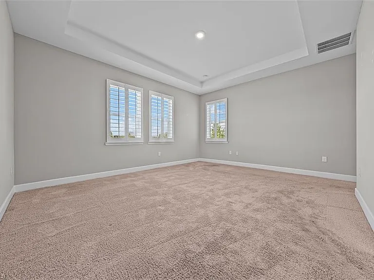 2038 Grove Dr — Photo 19