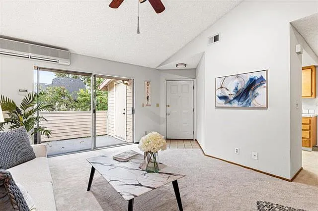 1034 Cedar Gables Dr — Photo 6
