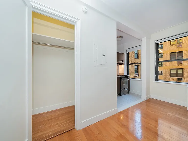 400 E 58th St #16HN — Photo 9