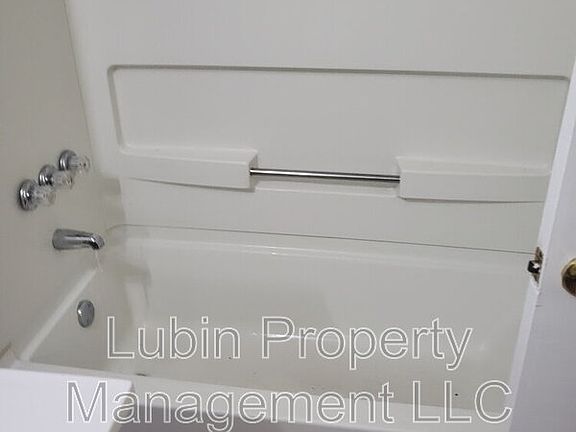 5th image of 2527 Calvert Ave
