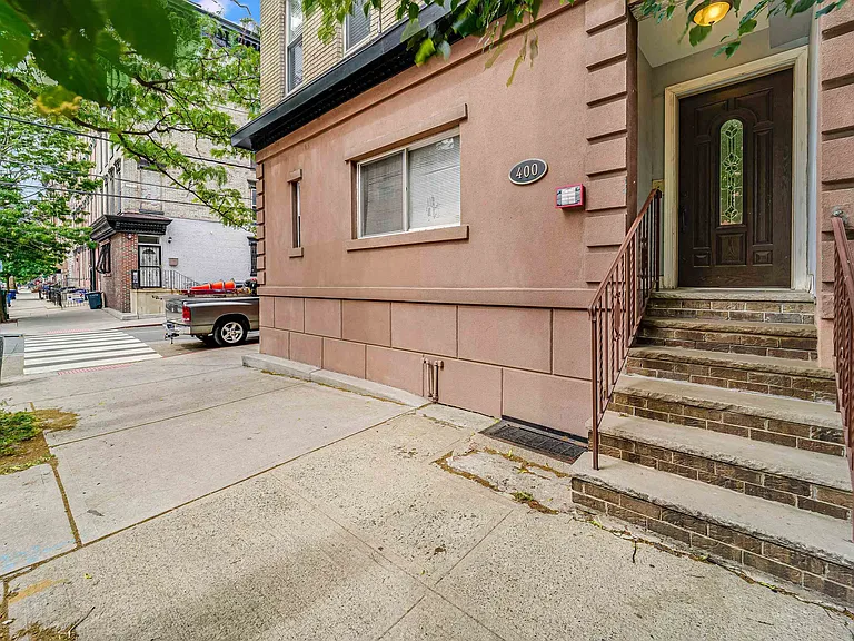 400 Madison St #7 — Photo 16
