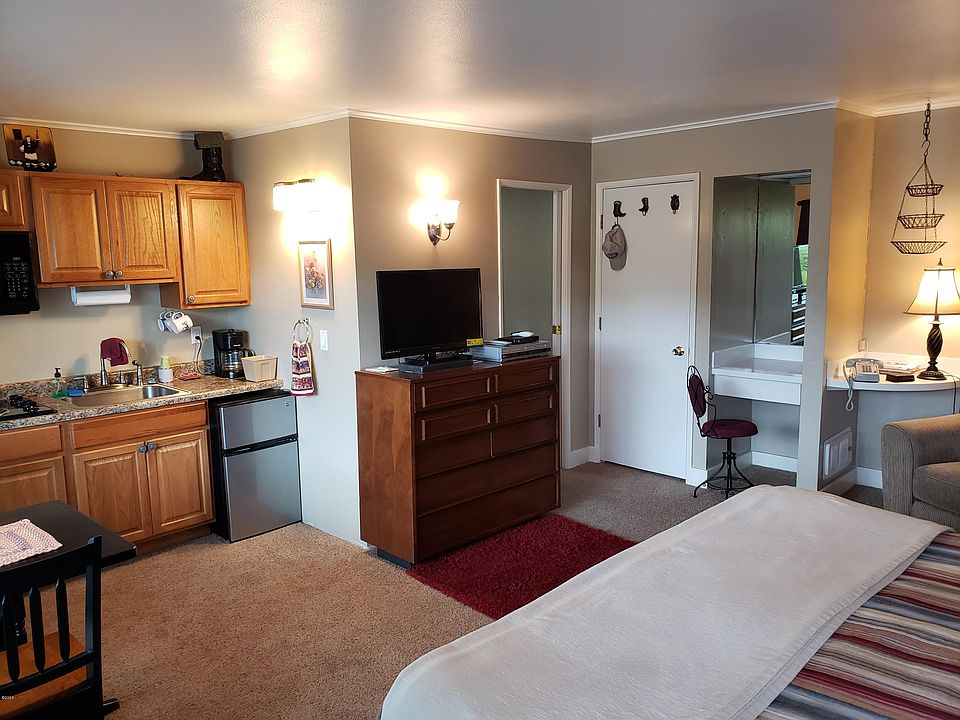 1st image of 4229 SW Beach Ave #35