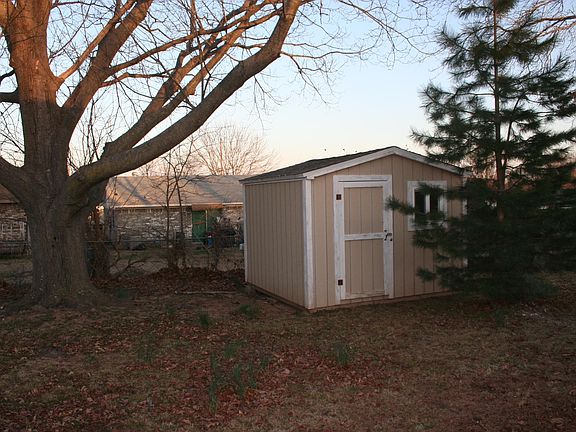3rd image of 42 Chickasaw Dr