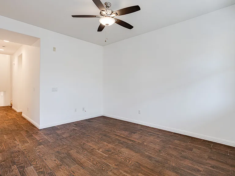 28566 Herrera St — Photo 11