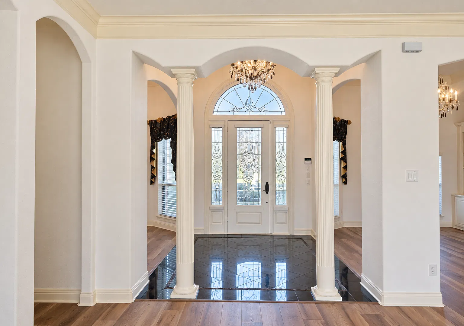Gorgeous 4 Bed / 3 Bath Single-Level Home with a Backyard Pool in a Gated Cedar Hill Community — Photo 3