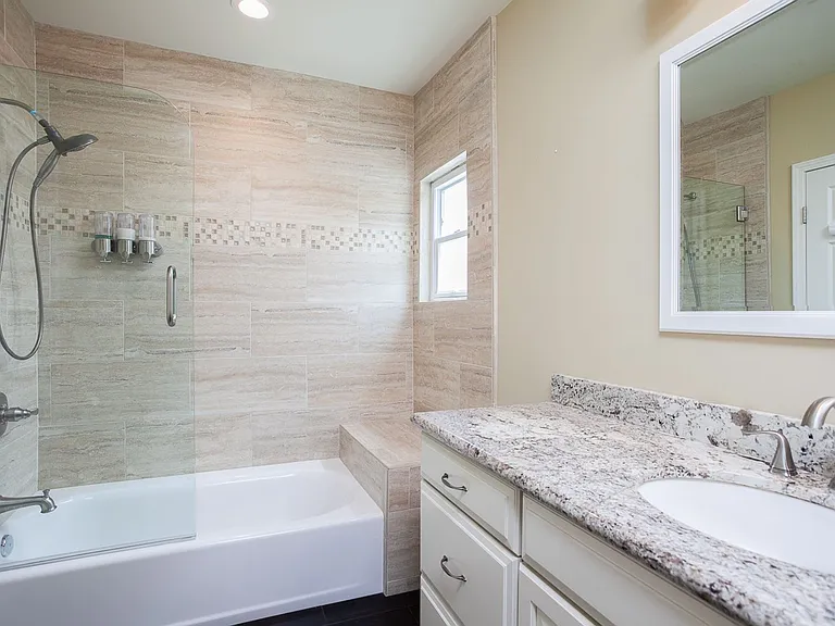 1044 E Palmyra Ave — Photo 10