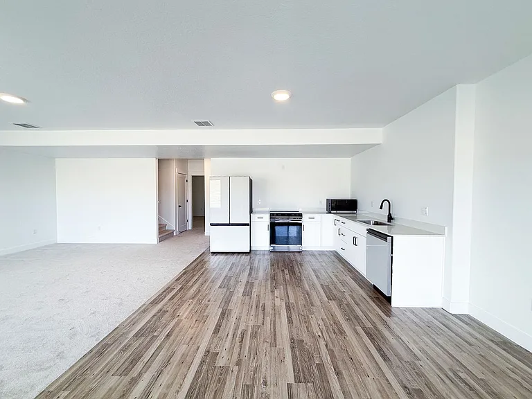 1482 W Russo Dr — Photo 29