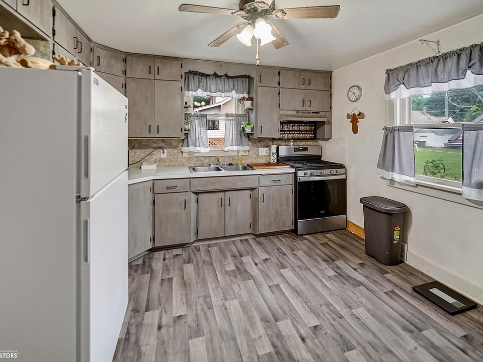 10th image of 1021 1st Ave