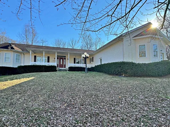 105 Locust St, Loogootee, IN 47553