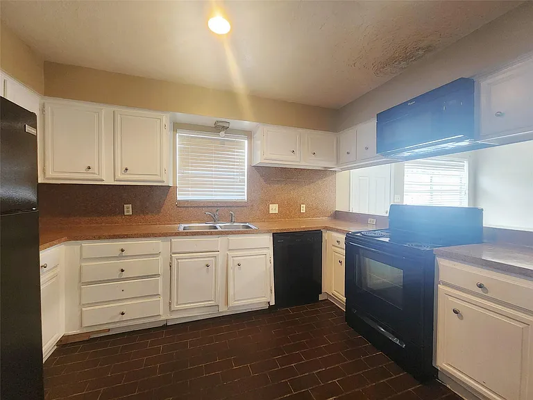 3418 Avenue P — Photo 7