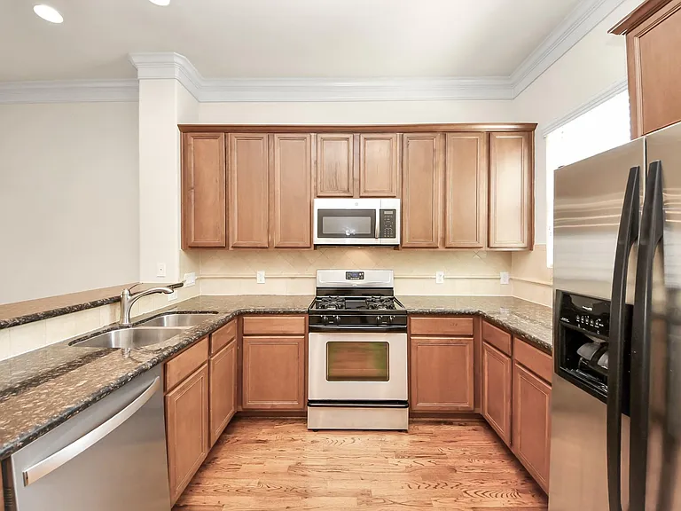 3422 Center St — Photo 7