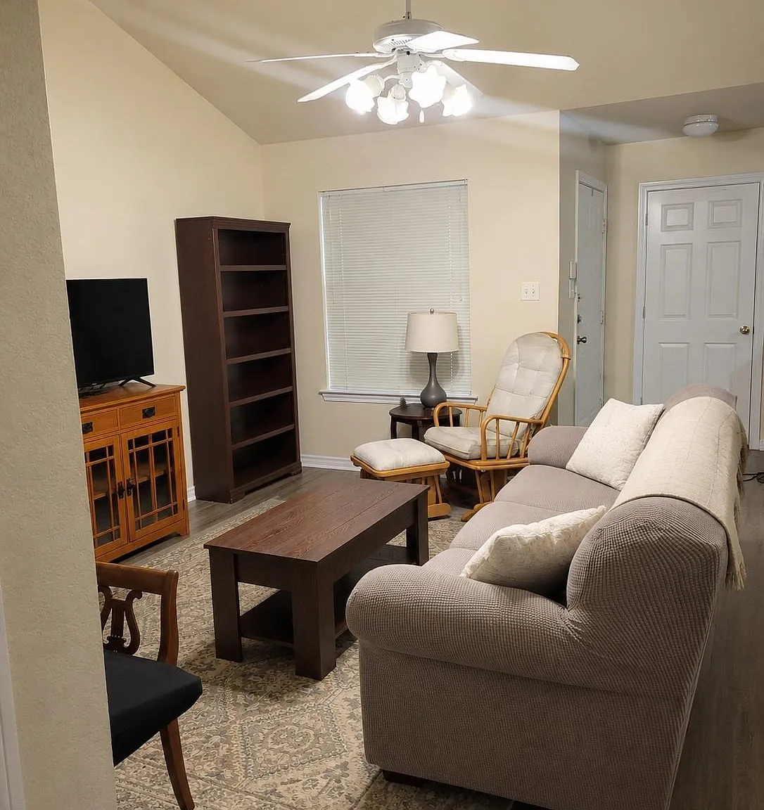 3 bed, 3.0 bath, 1338 sqft, $1,500 — Photo 2
