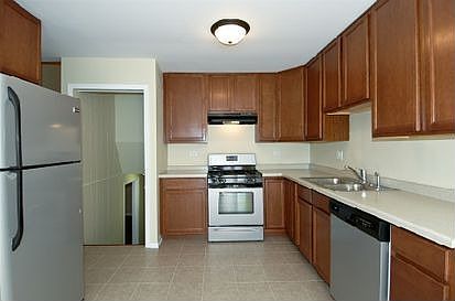 3rd image of 35W714 Crispin Dr