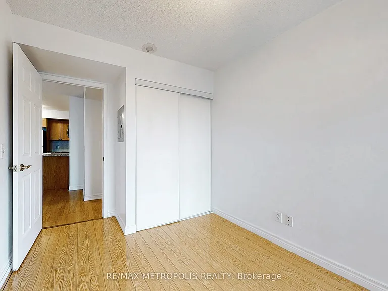 30 Grand Trunk Cres #502 — Photo 24
