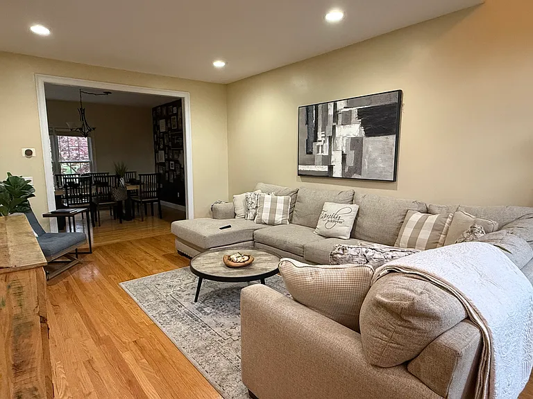 Knowlton Cir — Photo 2