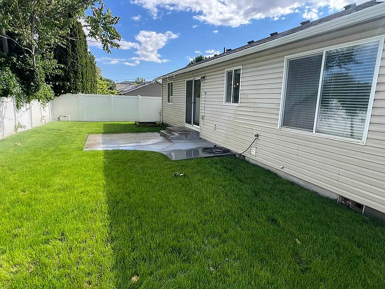 1574 Foxglove Ave — Photo 13