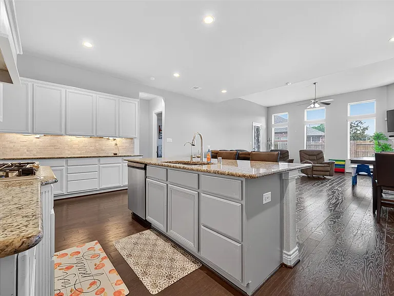 4947 Thunder Creek Ln — Photo 19