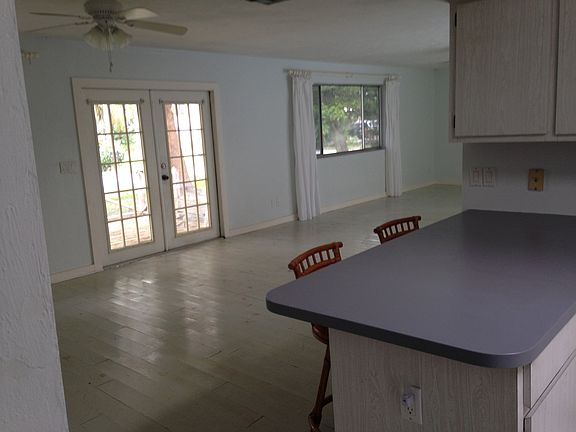 4th image of 920 Altadena Dr