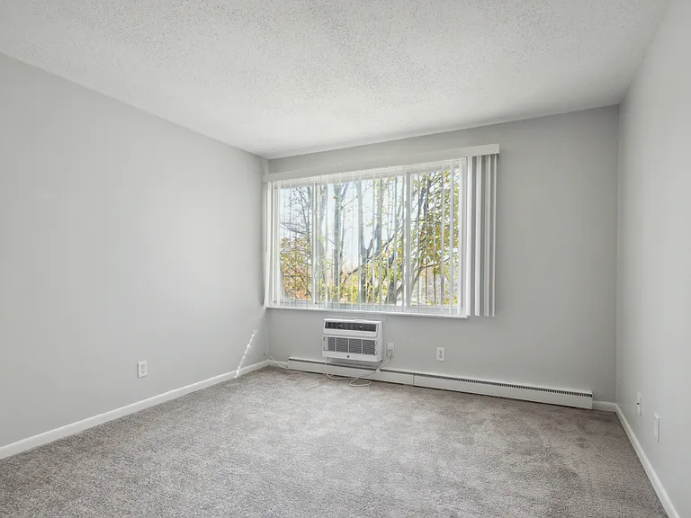 Golden Hill Apartments — Photo 39