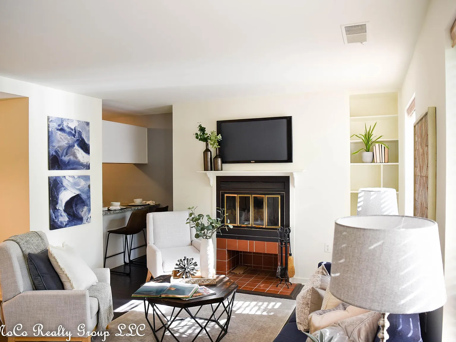 2 bed, 895 sqft, $2,100 — Photo 3