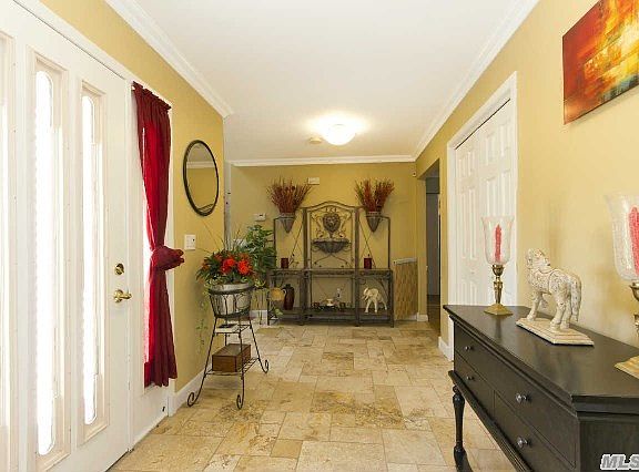 2nd image of 102 Bedell Pl
