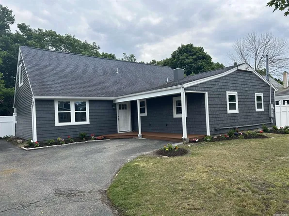 437 Raft Avenue, Holbrook, NY 11741