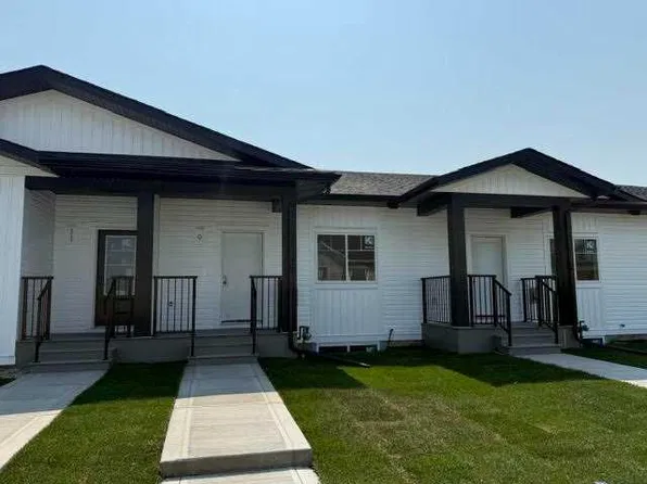 9 N Gray Close, Sylvan Lake, AB T4S 0W4