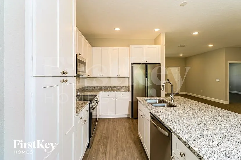 4 bed, 2.0 bath, 1850 sqft, $2,040 — Photo 4