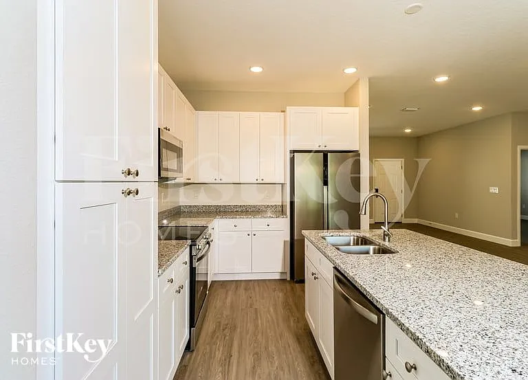 525 Garbelmann St SW — Photo 4