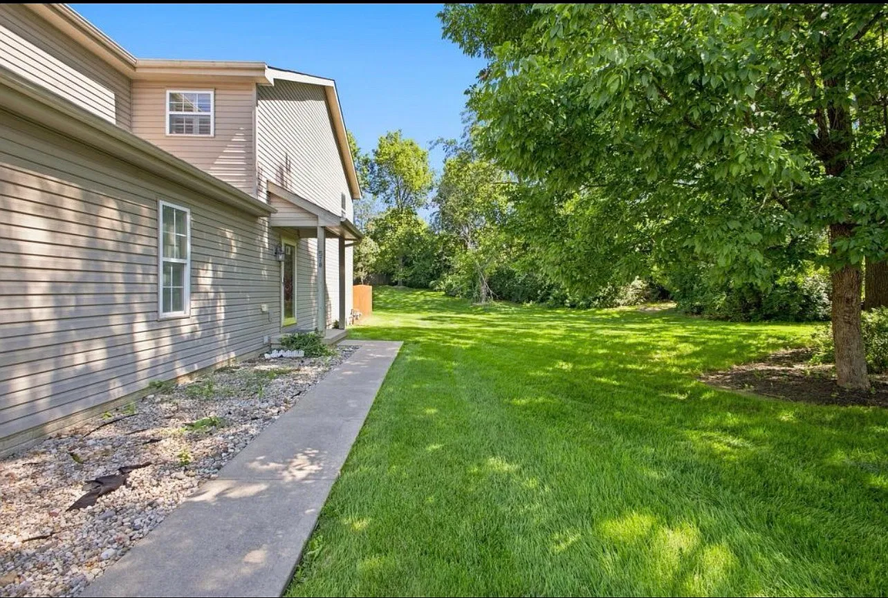 2 bed, 1417 sqft, $1,995 — Photo 2