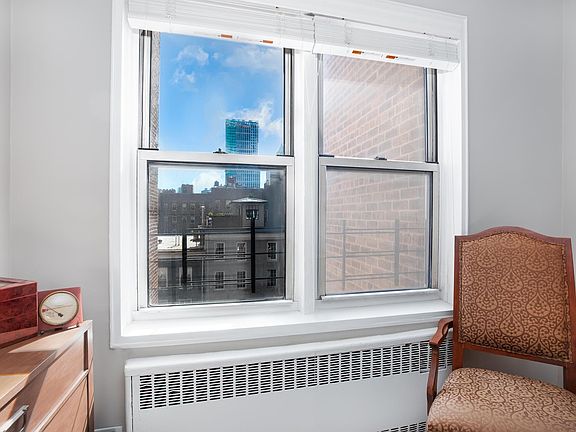 4th image of 135 Willow St APT 609